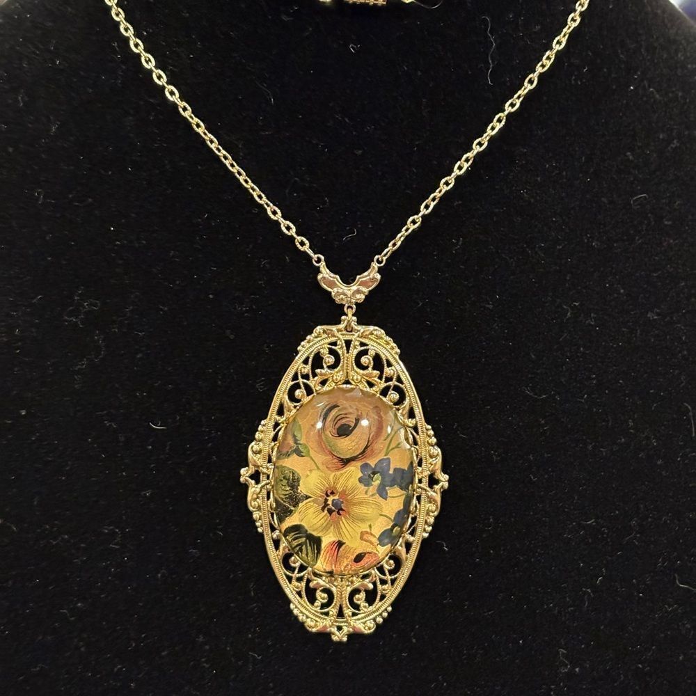 VTG 1928 Gold Floral Pendant Necklace